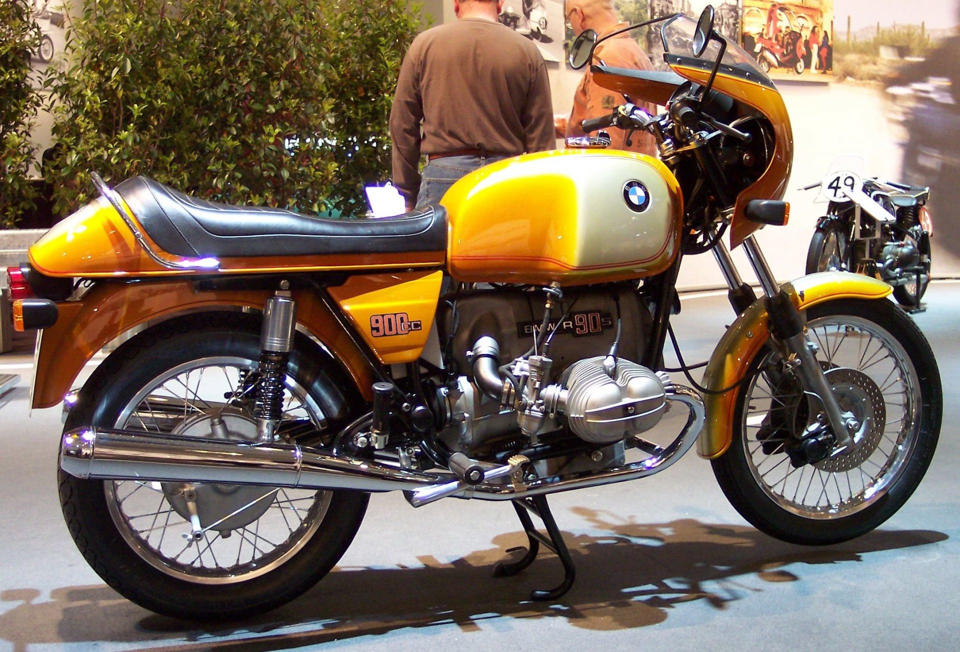 BMW_R90S_gold_1975_r_TCE.thumb.jpg.9f05d16f13939f1edf0ec8ac042aca13.jpg