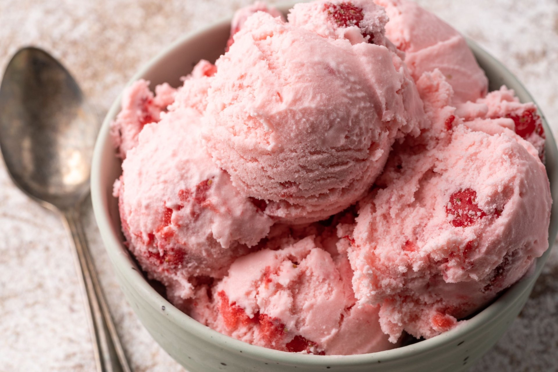 strawberry-ice-cream-10-0b3e120e7d6f4df1be3c57c17699eb2c.thumb.jpg.173d3a15bc0f763ebfa4e4c008d102b5.jpg